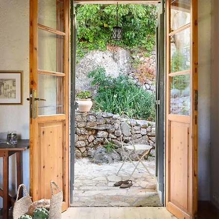 Eftihia Κατούνα